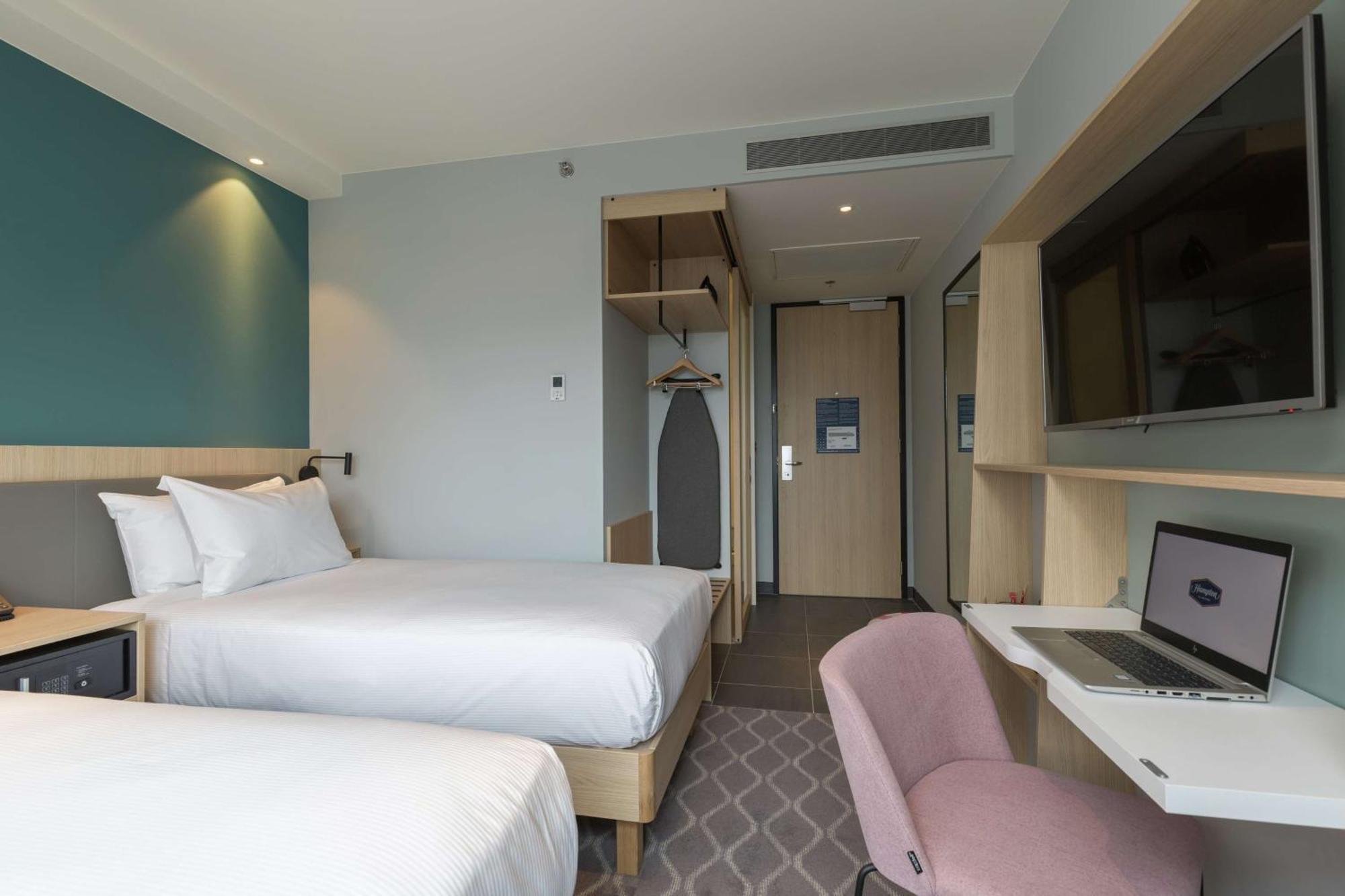 Hampton By Hilton Utrecht Centraal Station Hotel Bagian luar foto